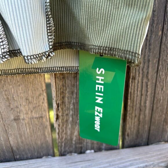 NWT SHEIN shirt fitted long sleeve crop size medium - Picture 2 of 7